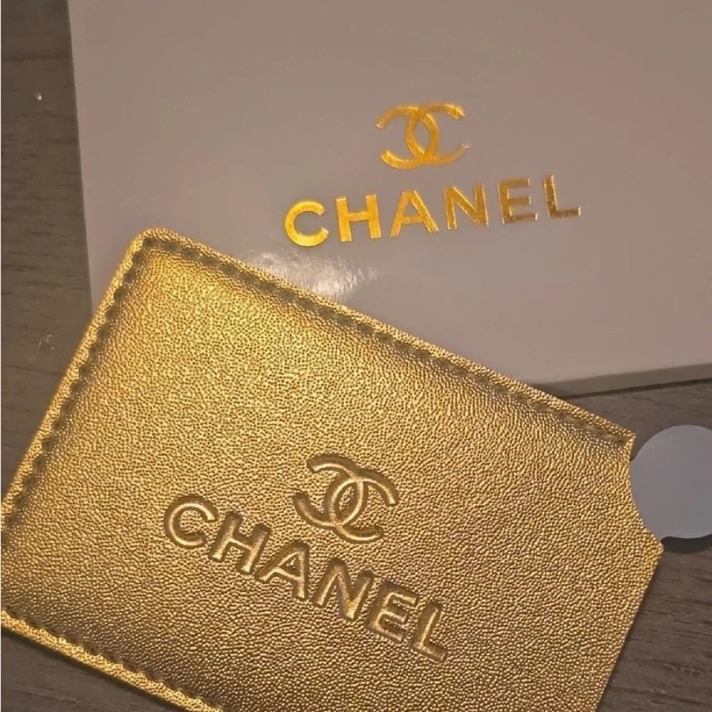 CHANEL Metallic Gold Card Holder - Picture 5 of 5